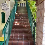 בית הארחה La Pergola 2*